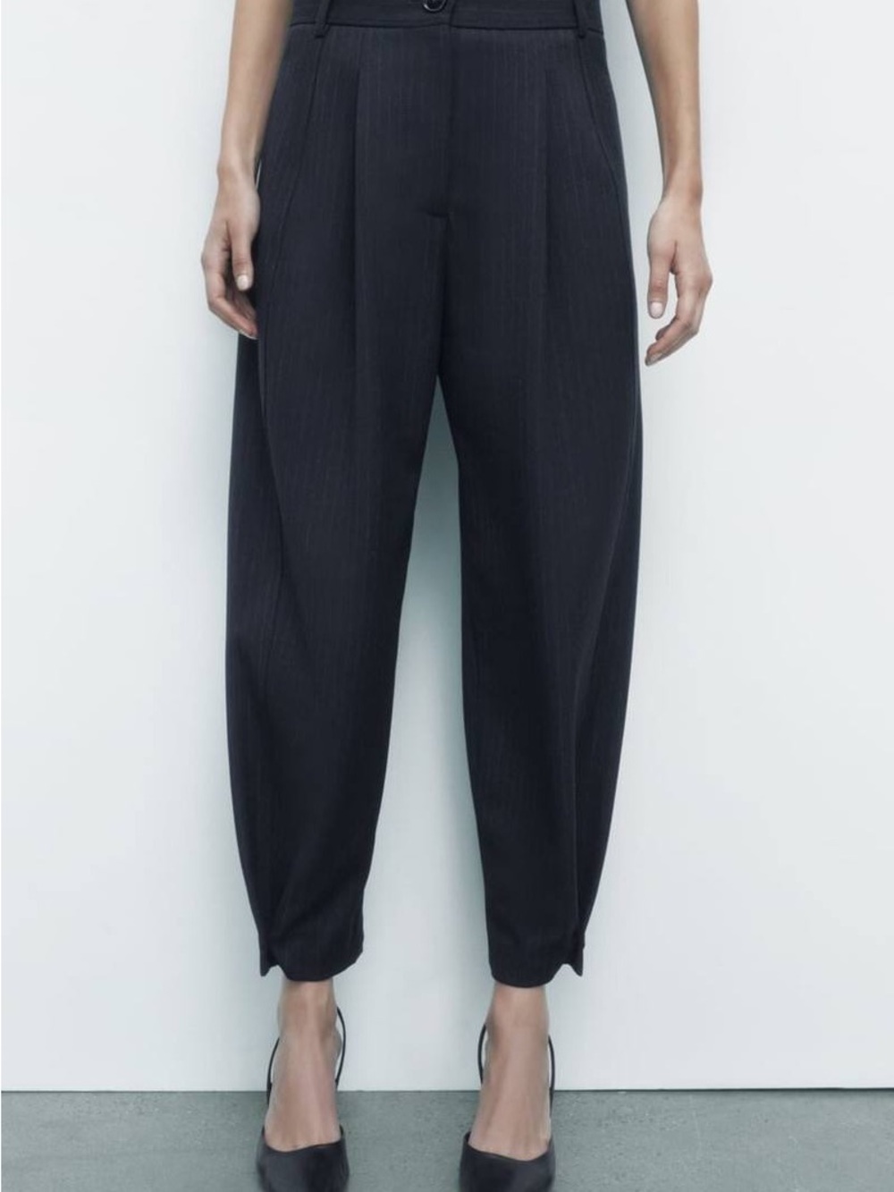 Zara Black Tapered Pleated Trousers